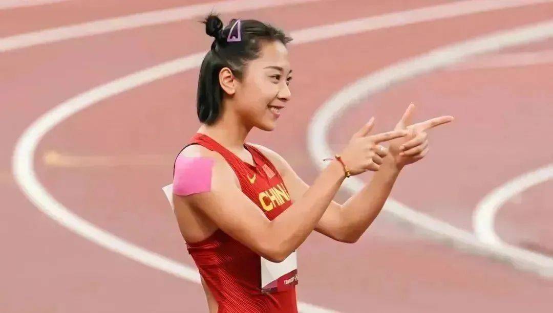 乒乓球台弄个小划痕